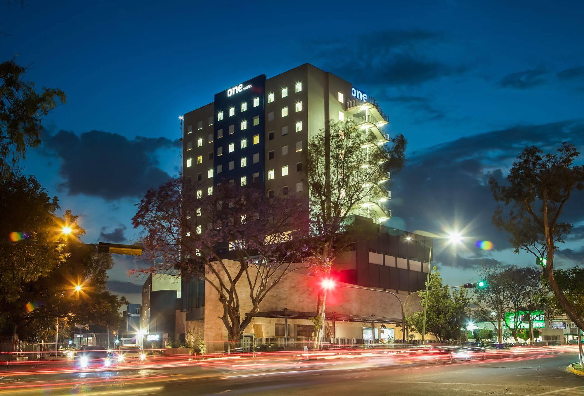 One Guadalajara Expo Hotel Exterior foto